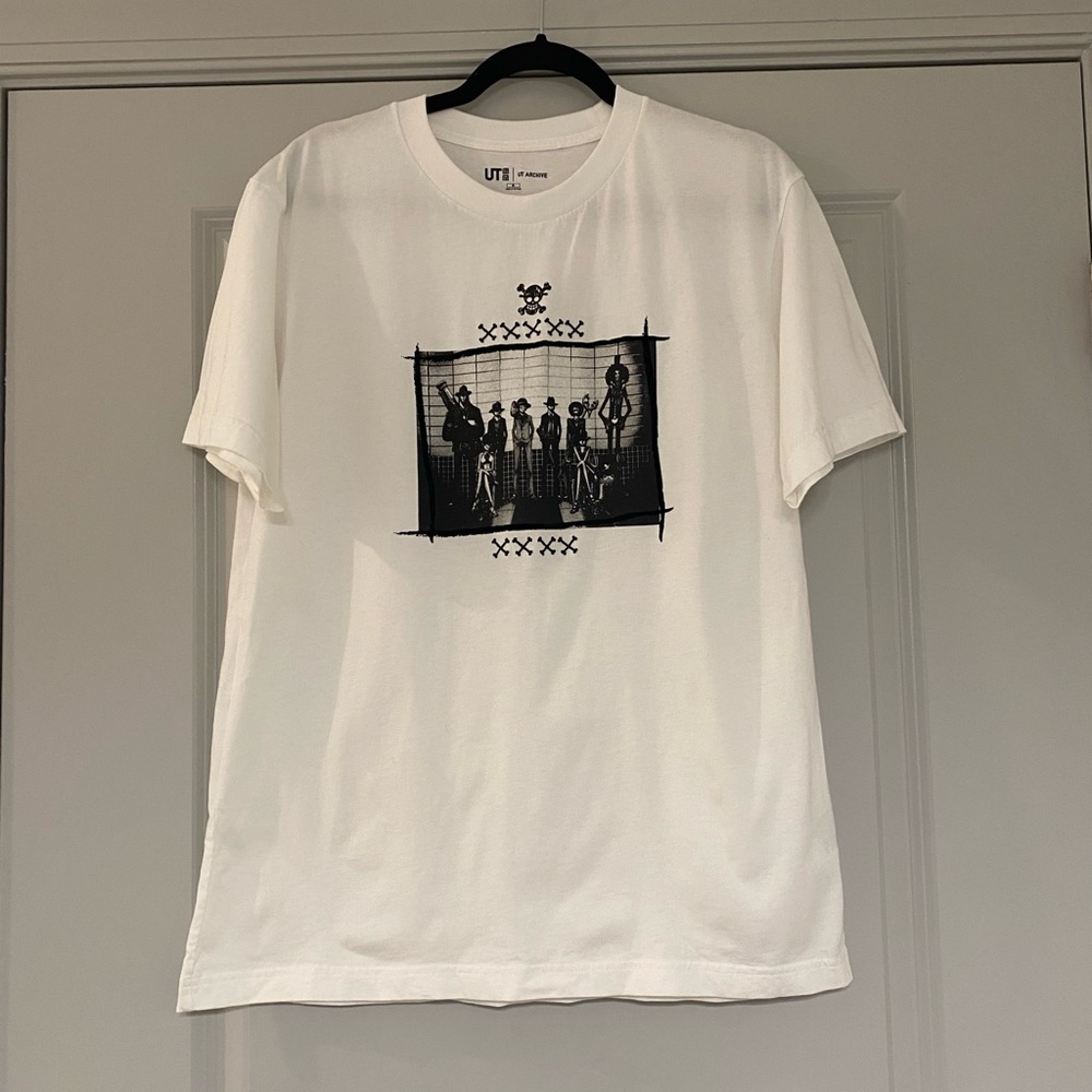 Uniqlo White Graphic Tee with Black Design